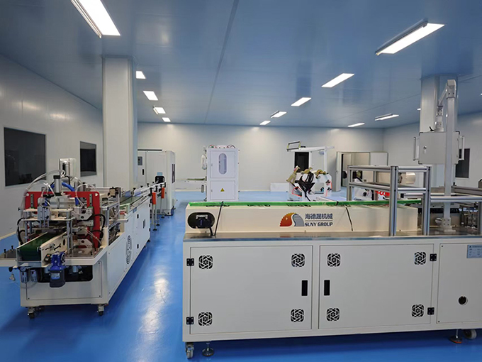 山東東營12道濕巾機(jī)及5排洗臉巾設(shè)備客戶現(xiàn)場(chǎng)