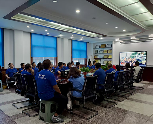 鄭州海德晟機(jī)械全員共觀閱兵盛典，以匠心裝備致敬強(qiáng)國征程